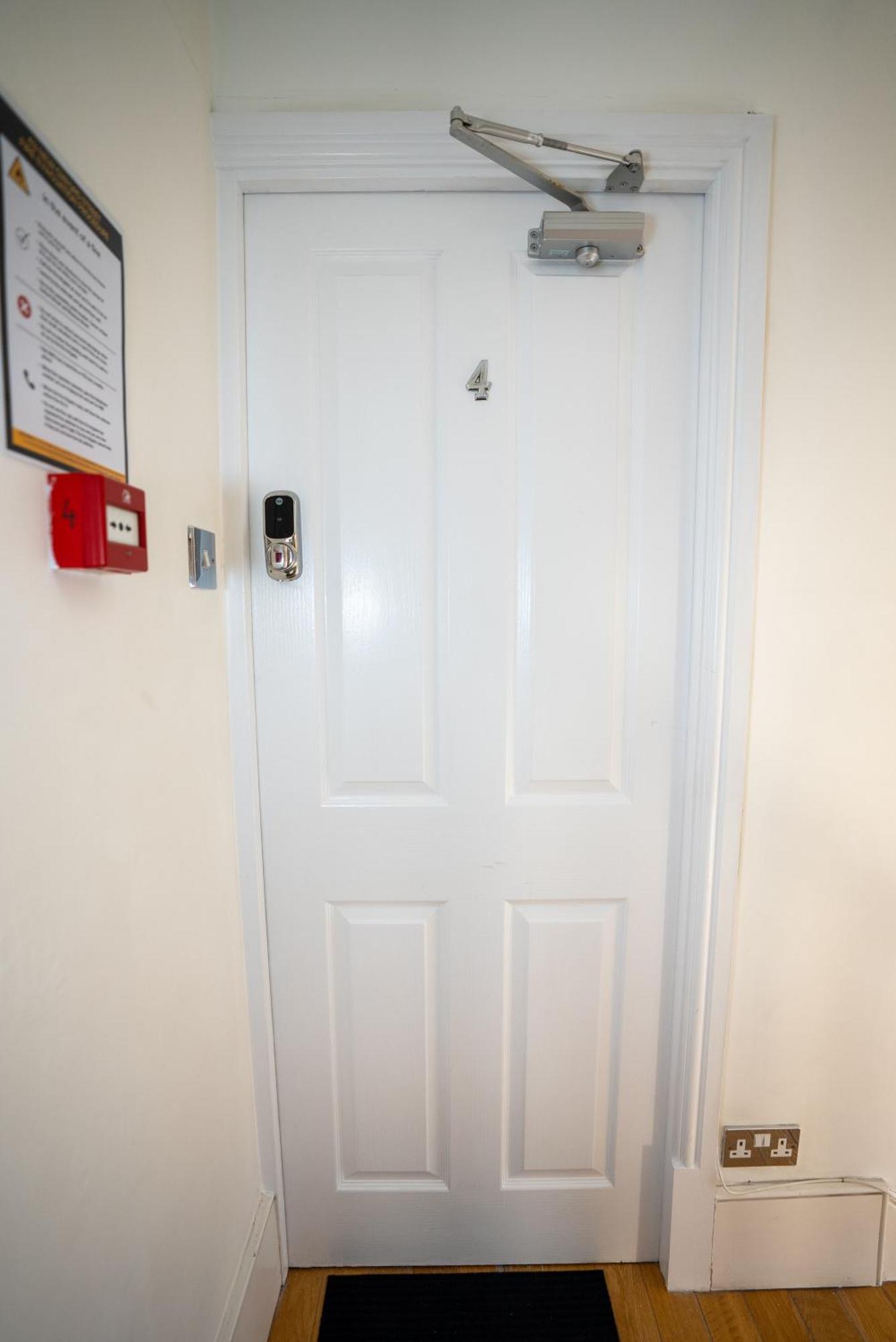 Stylish Flat Minutes From Covent Garden - West End Лондон Екстериор снимка