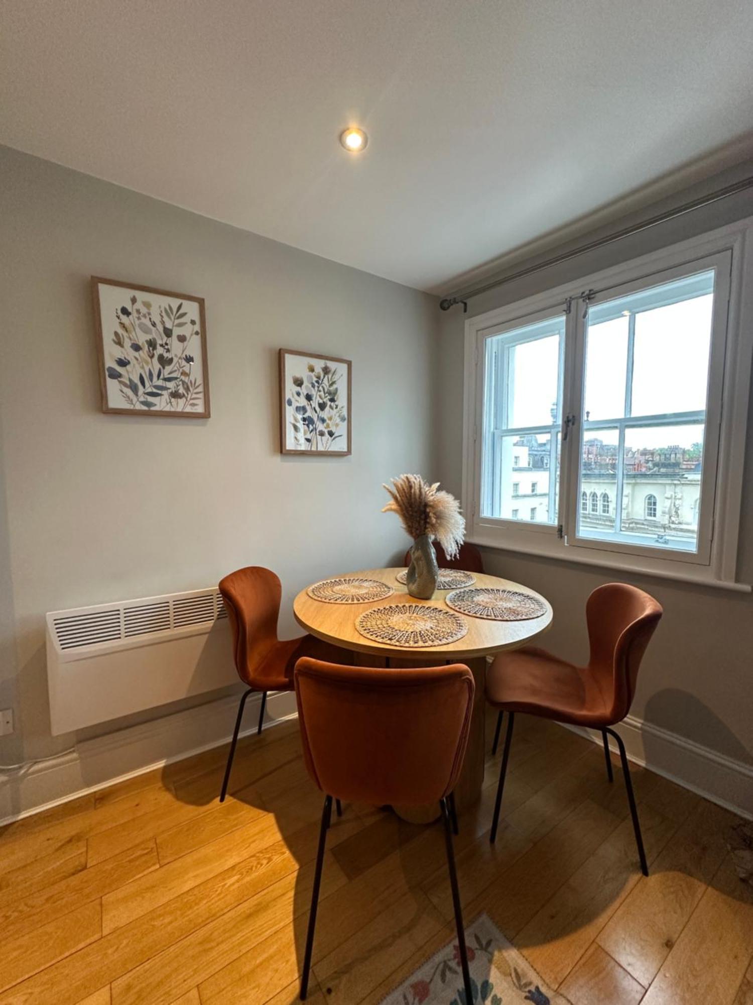Stylish Flat Minutes From Covent Garden - West End Лондон Екстериор снимка